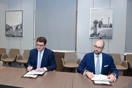 Avstriyanın yeni səfiri etimadnaməsinin surətini Ceyhun Bayramova təqdim edib