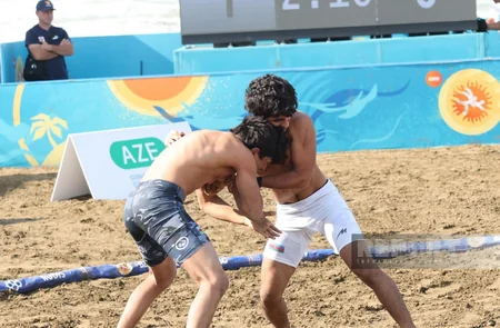 Azərbaycanın çimərlik güləşçiləri Bakıdakı dünya çempionatında 8 medal qazanıblar