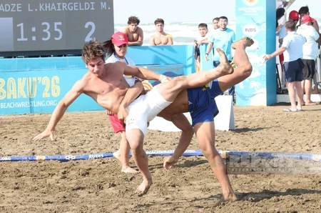 Azərbaycanın çimərlik güləşçiləri Bakıdakı dünya çempionatında 8 medal qazanıblar