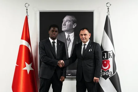 Beşiktaş Bayer 04ün forvardı Ernest Pokunu icarəyə götürüb