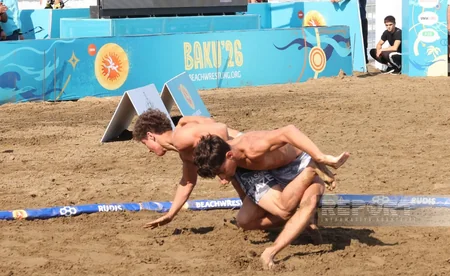 Azərbaycanın çimərlik güləşçiləri Bakıdakı dünya çempionatında 8 medal qazanıblar