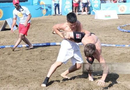 Azərbaycanın çimərlik güləşçiləri Bakıdakı dünya çempionatında 8 medal qazanıblar