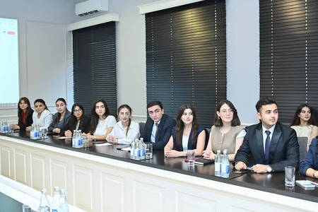 Emin Əmrullayev Maarifçilərlə görüşüb
