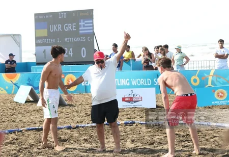 Azərbaycanın çimərlik güləşçiləri Bakıdakı dünya çempionatında 8 medal qazanıblar