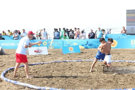 Azərbaycanın çimərlik güləşçiləri Bakıdakı dünya çempionatında 8 medal qazanıblar