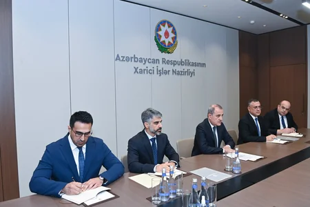 Avstriyanın yeni səfiri etimadnaməsinin surətini Ceyhun Bayramova təqdim edib