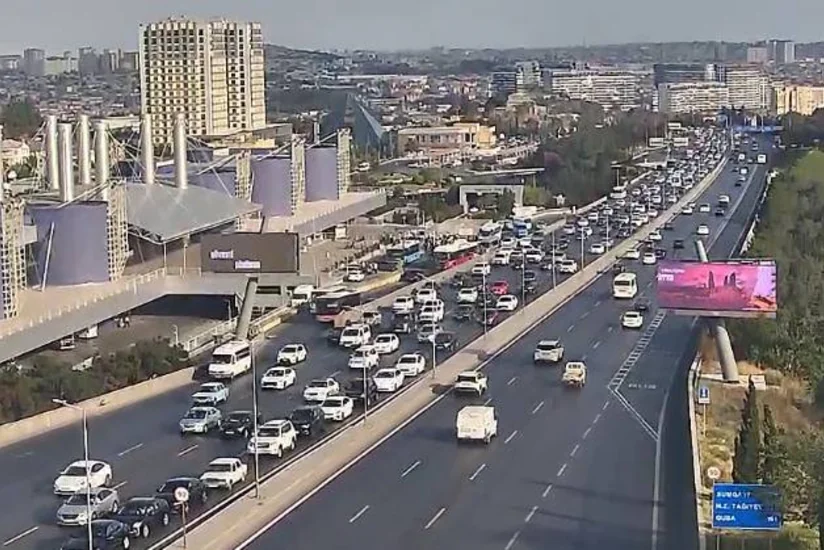 Bakının bəzi yollarında nəqliyyatın sıxlığı yaranıb