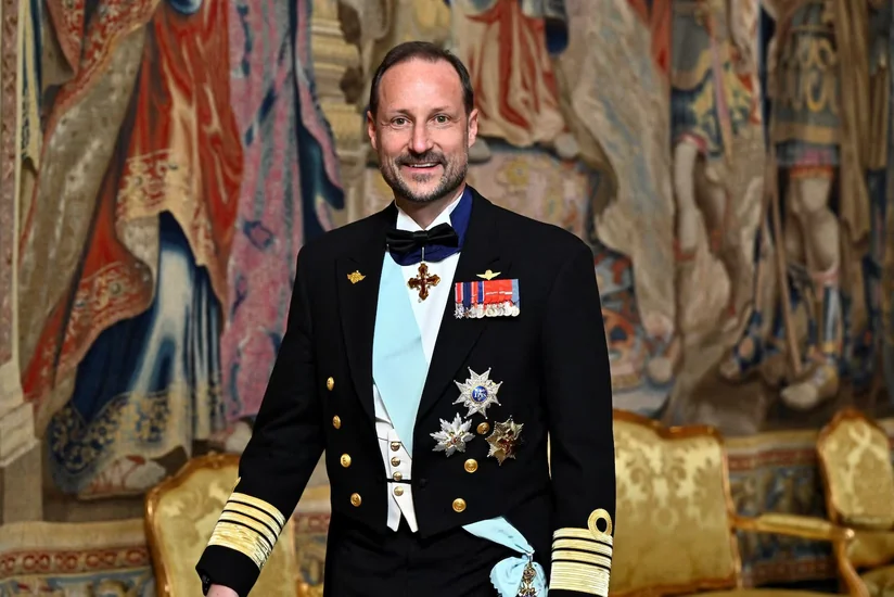 Norway's crown prince becomes King Haakon VIII after his father's death