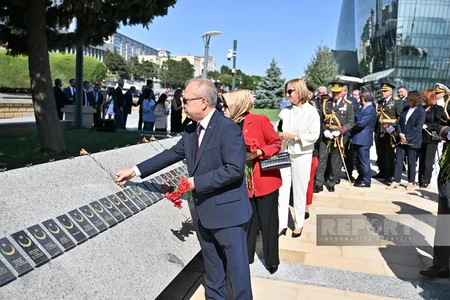Türkiyənin Zəfər Bayramı münasibətilə Bakıda Türk şəhidliyi ziyarət edilib