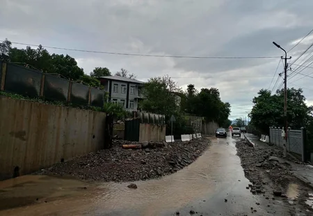 Gürcüstanın Bağdati bələdiyyəsində güclü yağış bir sıra fəsadlar yaradıb