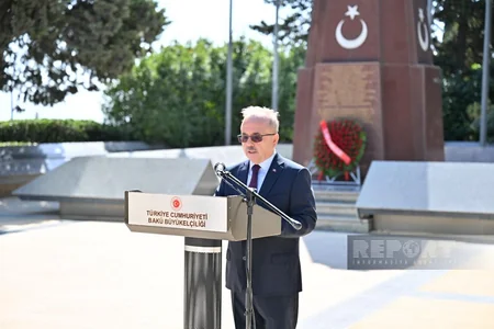 Türkiyənin Zəfər Bayramı münasibətilə Bakıda Türk şəhidliyi ziyarət edilib