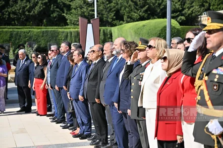 Türkiyənin Zəfər Bayramı münasibətilə Bakıda Türk şəhidliyi ziyarət edilib
