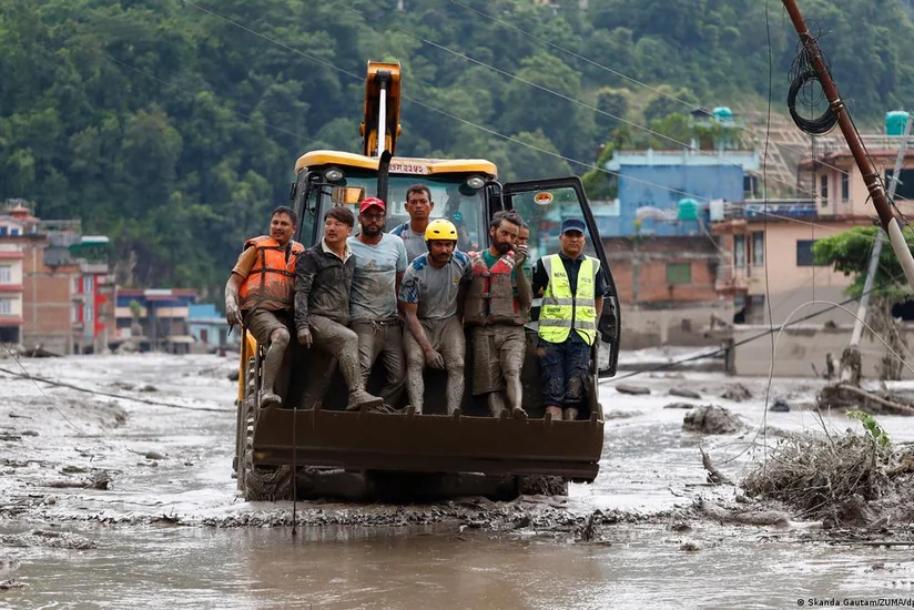 Nepalda daşqından sonra itkin düşənlərin sayı iki minə yaxınlaşır