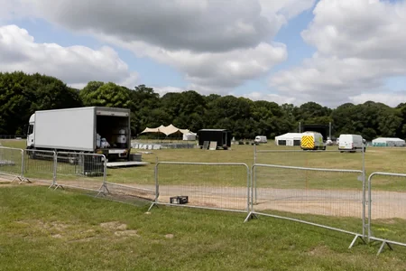 Britaniyada xristian festivalında lövhənin düşməsi nəticəsində bir nəfər ölüb