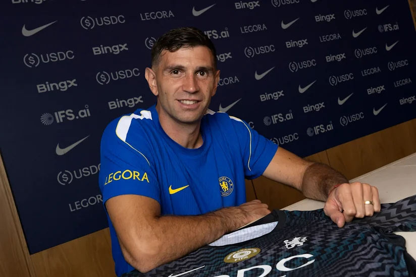 Çelsi Argentina millisinin qapıçısı Emiliano Martinesin transferini açıqlayıb