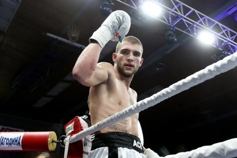 Serbiyalı boksçu Velyko Rajnatoviç  Balkan Boxing 11 turnirində rəqibinə nokautla qalib gəlib