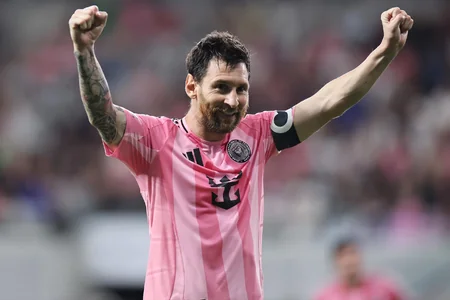 Lionel Messi cərimə zərbəsindən vurulan qolların sayına görə Jairə çatıb