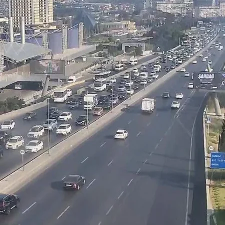 Bakının bir sıra yollarında tıxac yaranıb