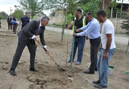 Biləsuvarda Abad Məhəllə layihəsi çərçivəsində yeni park salınıb