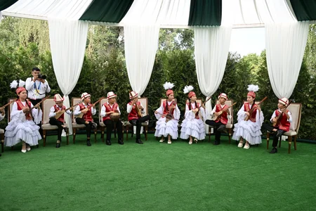 First Lady Mehriban Aliyeva views exhibition of handicrafts by masters of decorative and applied arts in Bishkek