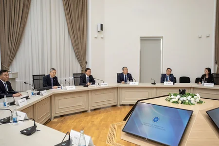 Azerbaijan, China discuss potential energy projects in Caspian Sea