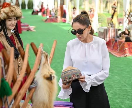 First Lady Mehriban Aliyeva views exhibition of handicrafts by masters of decorative and applied arts in Bishkek