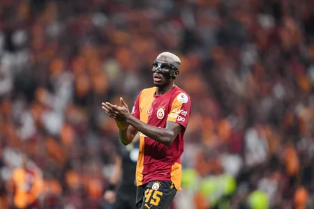 Qalatasarayın futbolçusu Viktor Osimhen üç həftə yaşıl meydanlardan kənarda qalacaq