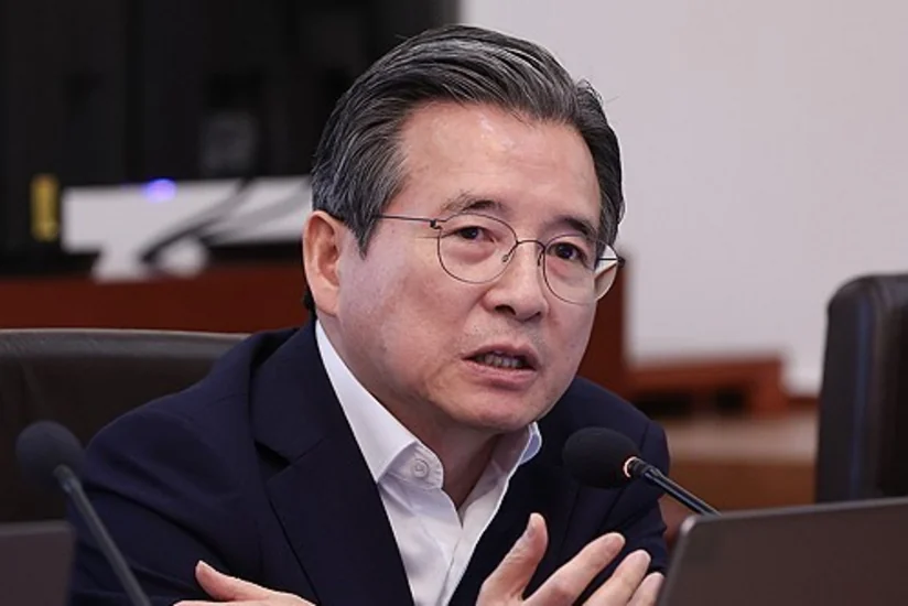 Cənubi Koreya Prezidentinin aparat rəhbəri birjadakı dəyişiklik fonunda istefa verib
