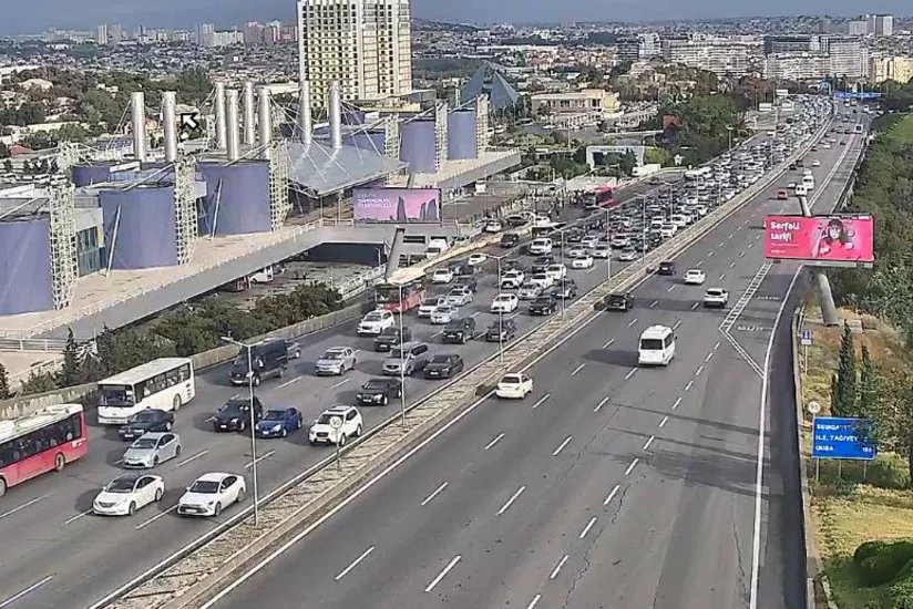 Bakının bəzi yollarında nəqliyyatın sıxlığı müşahidə olunur