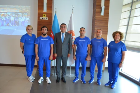 Avropa birinciliyində 15 medal qazanmış ağırlıqqaldıranlarla görüş keçirilib