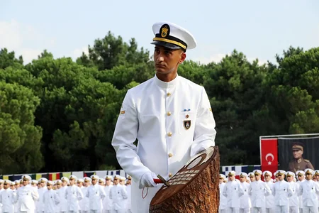 Türkiyədə məzun olan Azərbaycan hərbçilərinə diplomlar təqdim edilib