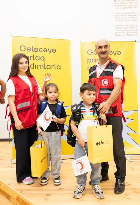 Yelo Bank Cəbrayılda birincilərin məktəb həyəcanına şərik oldu!