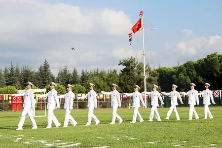 Türkiyədə məzun olan Azərbaycan hərbçilərinə diplomlar təqdim edilib