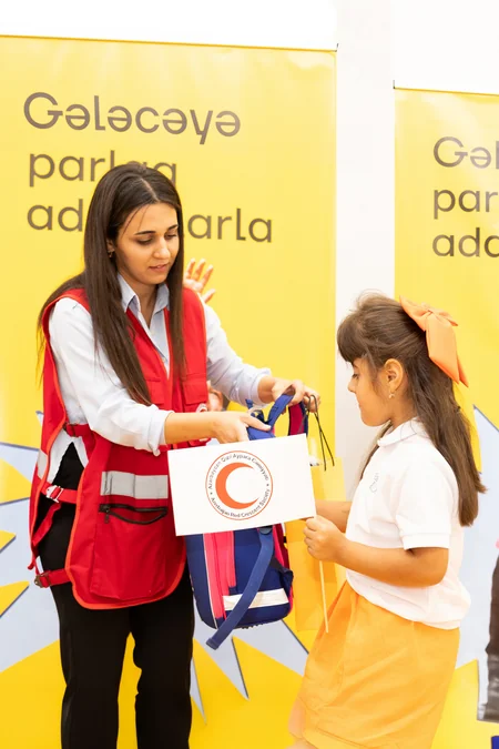 Yelo Bank Cəbrayılda birincilərin məktəb həyəcanına şərik oldu!