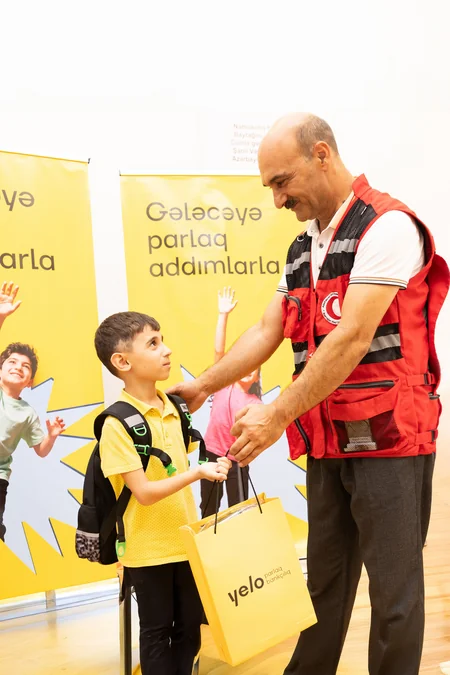 Yelo Bank Cəbrayılda birincilərin məktəb həyəcanına şərik oldu!