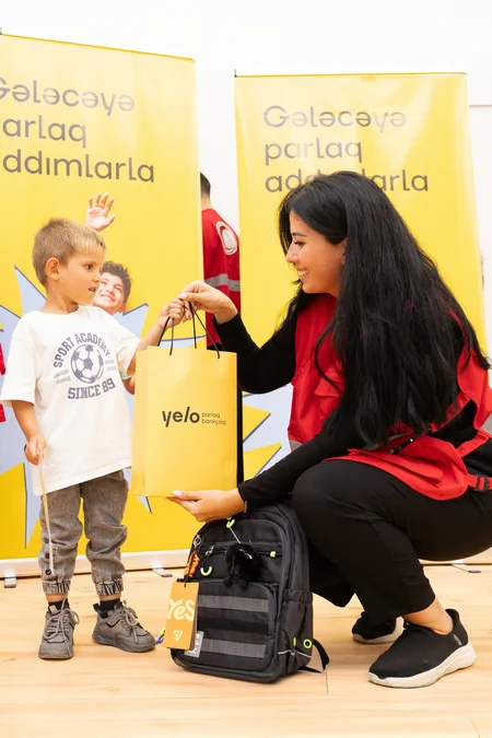 Yelo Bank Cəbrayılda birincilərin məktəb həyəcanına şərik oldu!