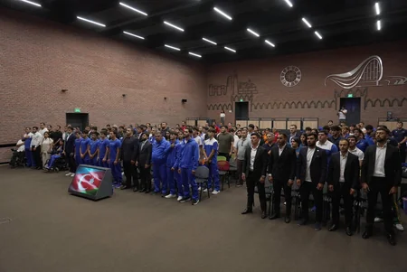 Fərid Qayıbov ötən ay beynəlxalq yarışlarda uğur qazanan idmançılarla görüşüb