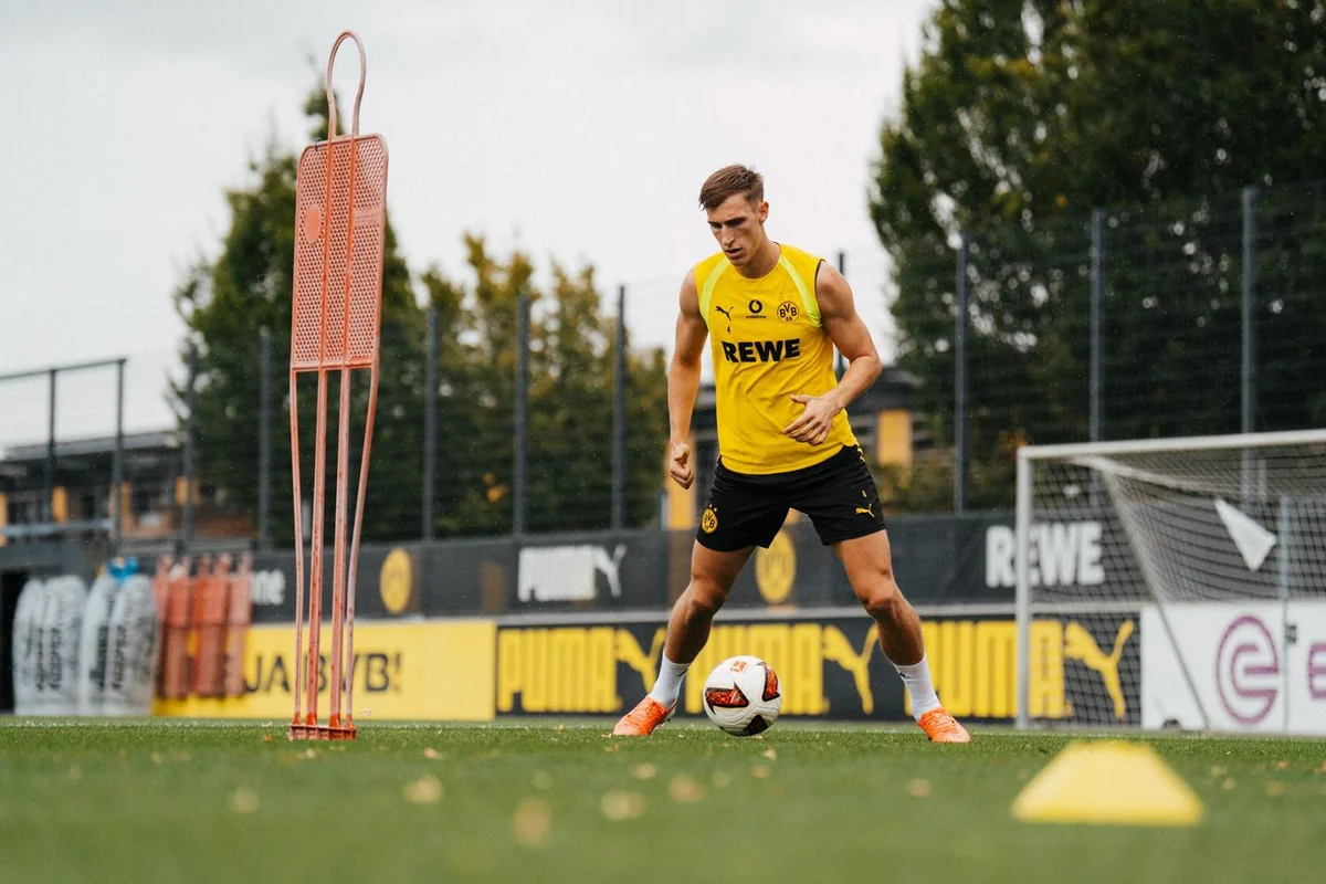 Borussiyanın futbolçusu Niko Şlotterbek zədəsini sağaldaraq məşqlərə qayıdıb