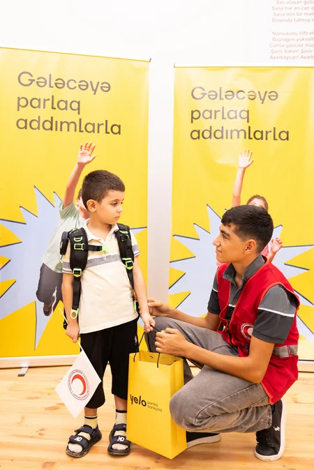 Yelo Bank Cəbrayılda birincilərin məktəb həyəcanına şərik oldu!