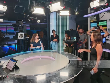 Azərbaycanlı jurnalistlər İsrailin i24NEWS telekanalının redaksiyasında olublar