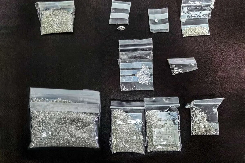 В аэропорту Баку изъяли контрабандные бриллианты в 654,9 карата