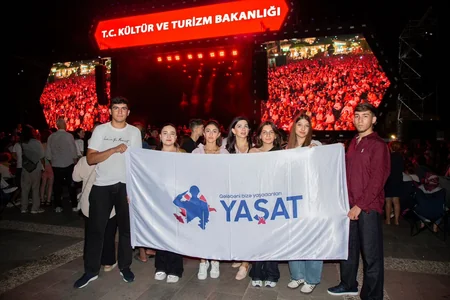 YAŞAT Fondunun təşkilatçılığı ilə şəhid övladları Çanaqqalaya gedib