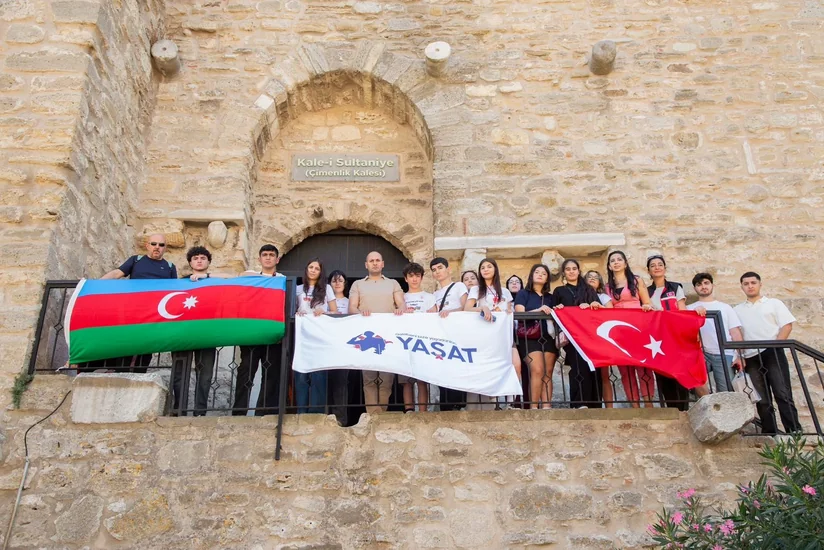 YAŞAT Fondunun təşkilatçılığı ilə şəhid övladları Çanaqqalaya gedib