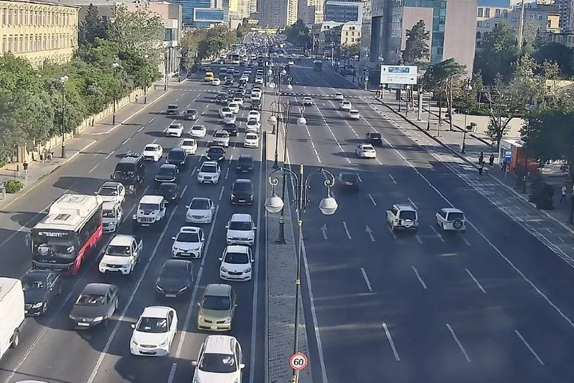 Bakının bəzi yollarında nəqliyyatın sıxlığı yaranıb