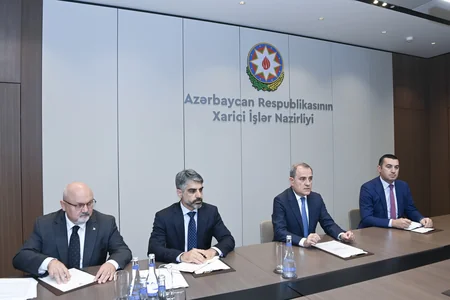 İsveçin yeni səfiri etimadnaməsinin surətini Ceyhun Bayramova təqdim edib
