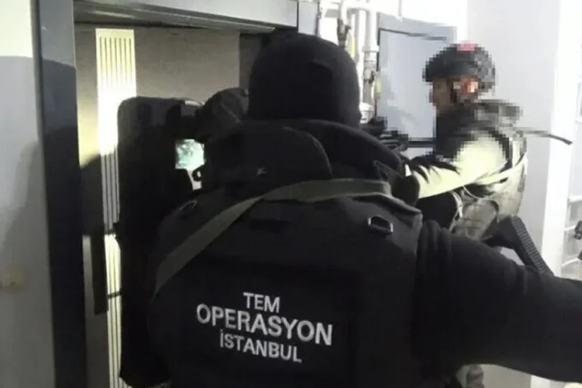 İstanbulda təhlükəsizlik qüvvələri ilə İŞİD terrorçusu arasında atışma olub, ölən və yaralanan var