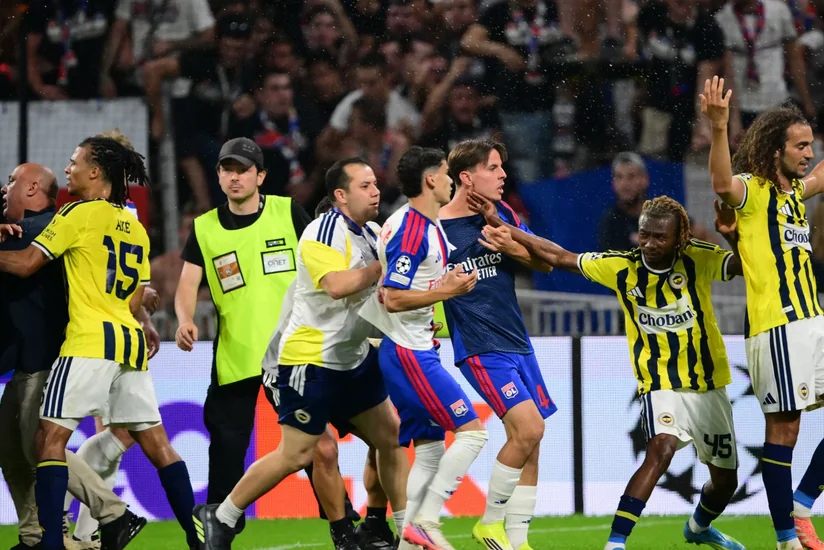 UEFA Fənərbağça və Lion arasındakı insidentlə bağlı cəzaları açıqlayıb