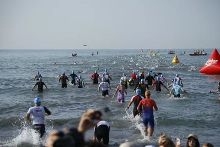 Bakıda ALUFAR IRONMAN 70.3 Baku beynəlxalq triatlon yarışı start götürüb