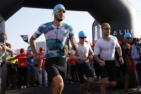 Bakıda ALUFAR IRONMAN 70.3 Baku beynəlxalq triatlon yarışı start götürüb
