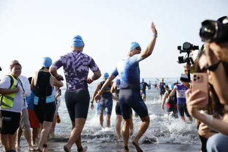 Bakıda ALUFAR IRONMAN 70.3 Baku beynəlxalq triatlon yarışı start götürüb